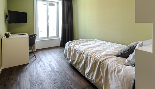 Chambre Simple Affaires, salle de bains commune