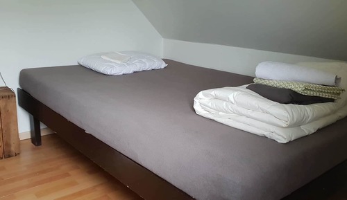 Chambre Simple, salle de bains commune