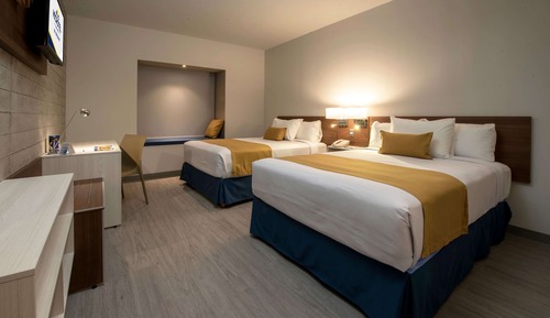 Chambre, 2 lits doubles, accessible aux personnes à mobilité réduite, non-fumeurs (Mobility)