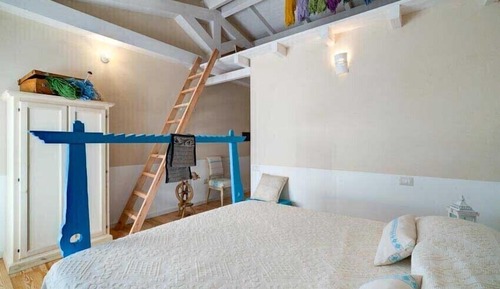 Chambre Double, 1 grand lit (La tessitrice)