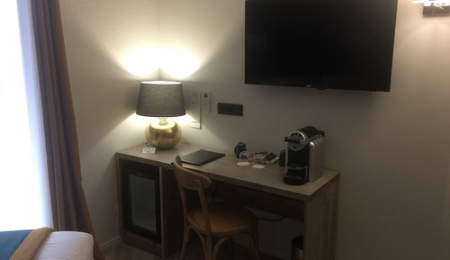 Chambre Classique, 1 très grand lit, non-fumeurs, vue montagne
