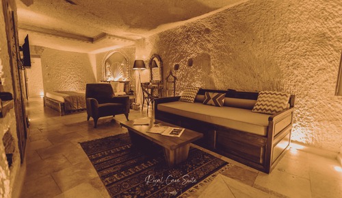 Royal Cave Suite