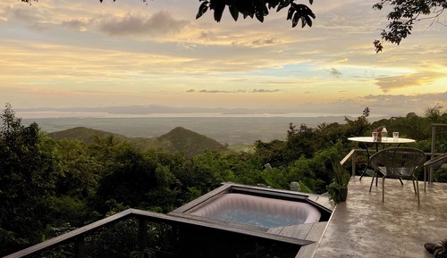 Tente Panoramique, 1 grand lit, bain à remous, vue montagne