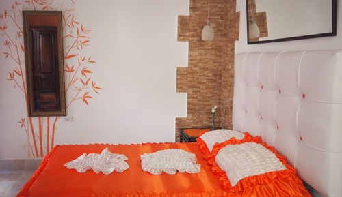 Chambre Double Confort, 1 grand lit (Orange)