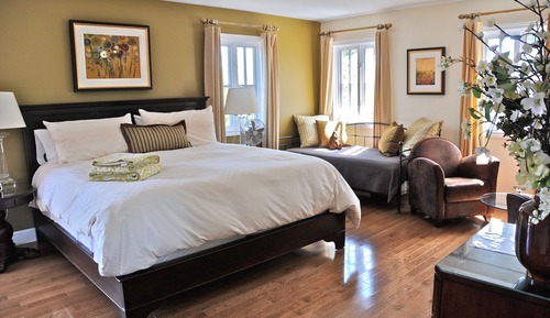 Habitación superior, varias camas, vistas al jardín