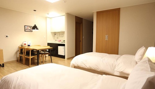 Chambre Familiale avec lits jumeaux, coin cuisine (24 PY)