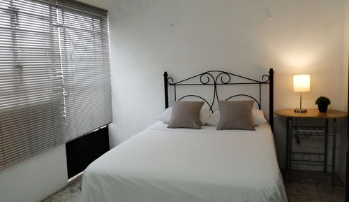 Appartement Familial, 1 grand lit et 1 canapé-lit, vue cour intérieure