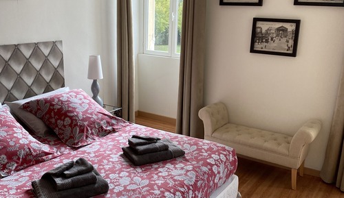 Chambre Double, salle de bains commune (Axelle)