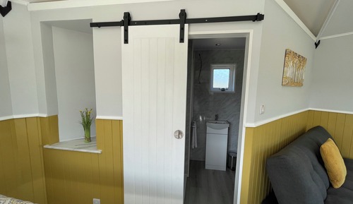 Cabane, salle de bains attenante (The Yurt + Hot tub)