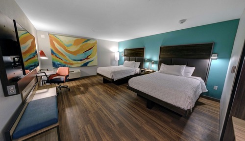 Chambre, 2 grands lits, accessible aux personnes à mobilité réduite (Roll-In Shower)