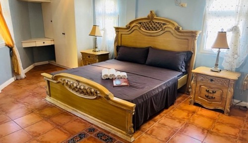 Chambre Familiale, salle de bains commune