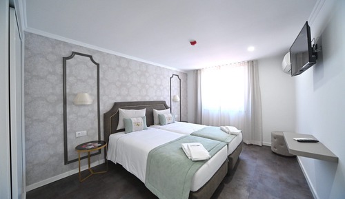 Chambre Standard Double ou avec lits jumeaux, salle de bains privée (3rd Floor)