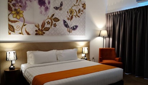Chambre Double Supérieure, 1 très grand lit, vue ville