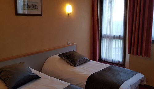 Chambre Standard avec lits jumeaux, salle de bains attenante