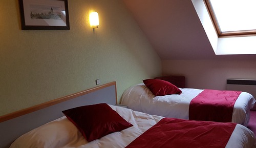 Chambre Triple Supérieure, salle de bains attenante