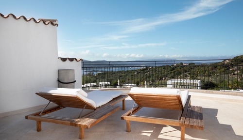 Suite, 1 très grand lit, vue mer
