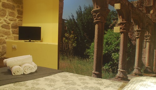 Chambre Double Supérieure, 1 lit double, salle de bains attenante, vue jardin (103 Rosal)