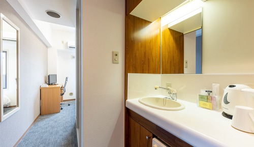Chambre Simple, non-fumeurs (Unable to check-in after 9:30 pm)