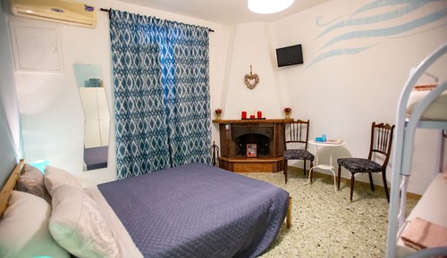 Chambre Quadruple, salle de bains commune (Aria)