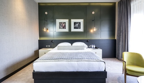 Chambre Double Standard, 1 très grand lit, balcon