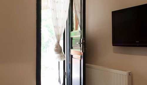 Chambre Double Classique (Shared Balcony)