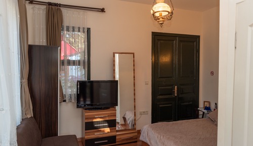 Chambre Triple (Shared Balcony)