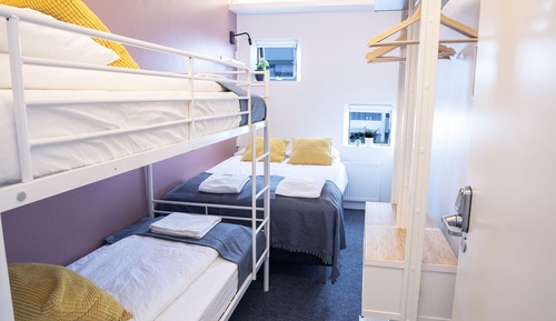 Chambre Quadruple Économique, salle de bains commune