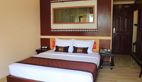 Chambre Supérieure, vue piscine (No Balcony)