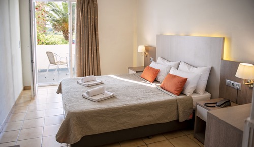Chambre Double Confort, non-fumeurs, vue partielle sur la mer