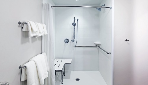 Chambre Standard, 1 très grand lit, accessible aux personnes à mobilité réduite (Roll-In Shower)