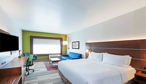 Suite, 1 très grand lit et 1 canapé-lit