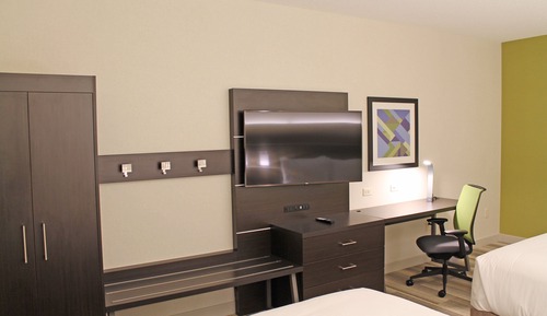 Chambre Standard, 2 grands lits, accessible aux personnes à mobilité réduite (Mobil Tub)