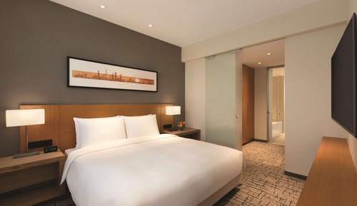 Chambre, 1 très grand lit et 1 canapé-lit