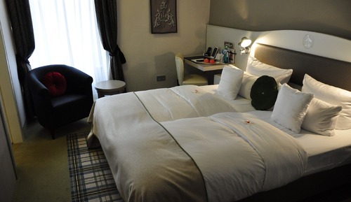 Chambre Double Standard, 1 lit double, dans les dépendances (200m distance)