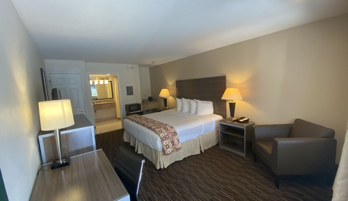 Chambre Standard, 1 très grand lit, non-fumeurs, baignoire à jets