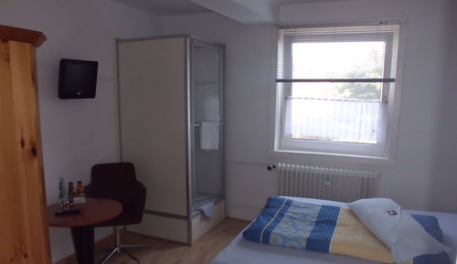 Chambre Simple Économique, salle de bains commune