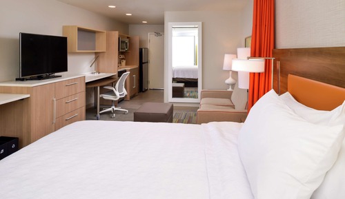 Studio, 1 très grand lit, accessible aux personnes à mobilité réduite, baignoire
