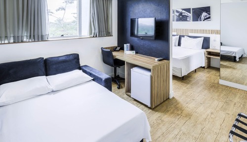 Suite Familiale, 1 lit double et 1 canapé-lit
