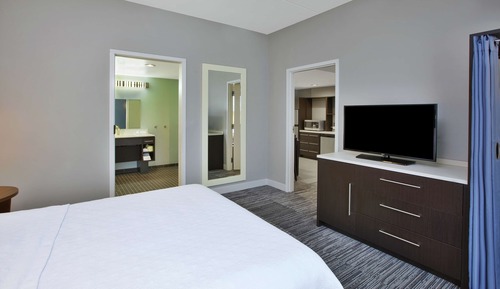 Suite, 1 grand lit, accessible aux personnes à mobilité réduite, baignoire (Mobility & Hearing)