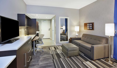 Suite, 1 grand lit, accessible aux personnes à mobilité réduite, non-fumeurs (Hearing)