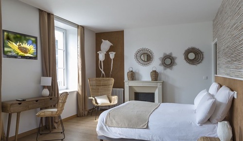 Chambre Confort Double ou avec lits jumeaux, salle de bains privée (Bambou)