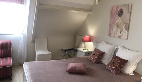 Chambre Triple Confort, plusieurs lits, vue partielle sur la mer