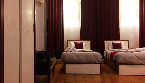 Chambre Triple Classique, 3 lits une place, vue ville