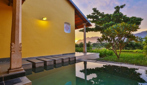 Chambre (Mountain Facing Pool Cottage)