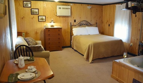 Chambre, 1 grand lit et 1 canapé-lit, patio (Coal Cracker Room)