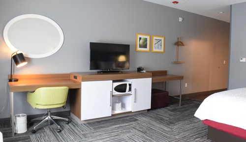 Chambre, 1 très grand lit et 1 canapé-lit, non-fumeurs, réfrigérateur et four à micro-ondes