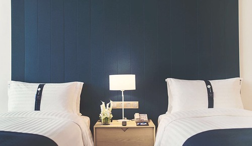 Chambre Standard, 2 lits une place, baignoire accessible aux personnes à mobilité réduite