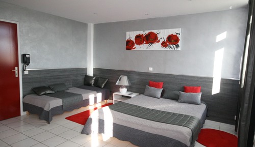 Chambre Triple, accessible aux personnes à mobilité réduite, vue parc
