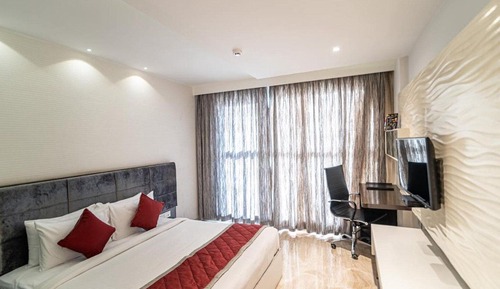 Studio Standard, 1 lit double, salle de bains attenante, vue ville