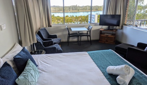 Chambre, 1 très grand lit, vue fleuve (Riverview King Room)